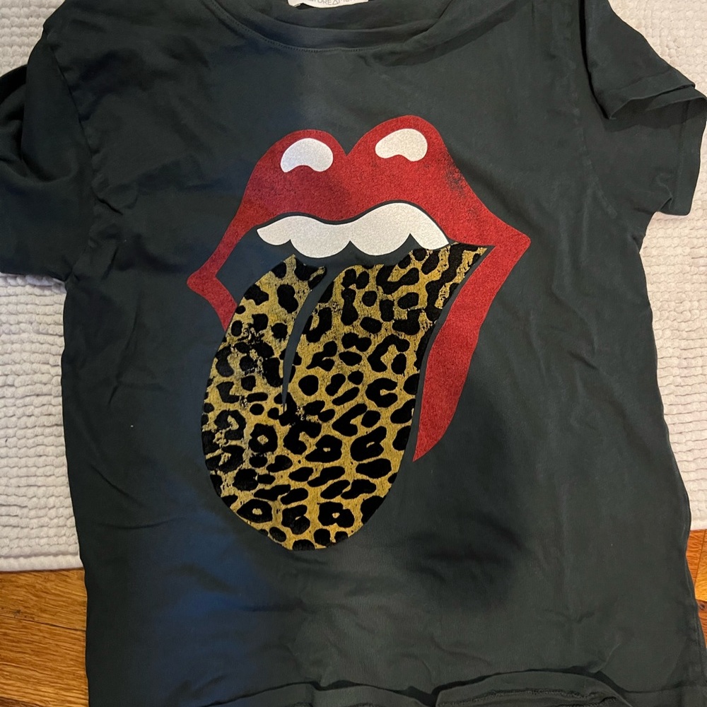 Graphic Tee with Leopard Print Tongue